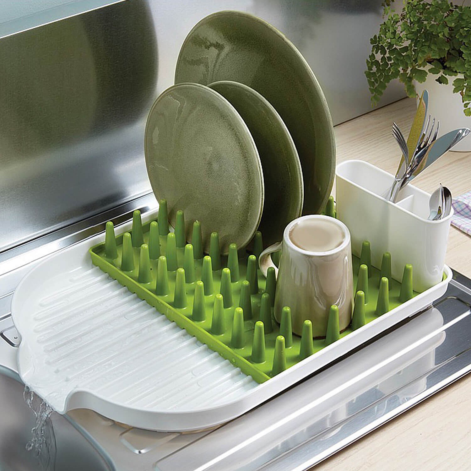 dish drainer with spout