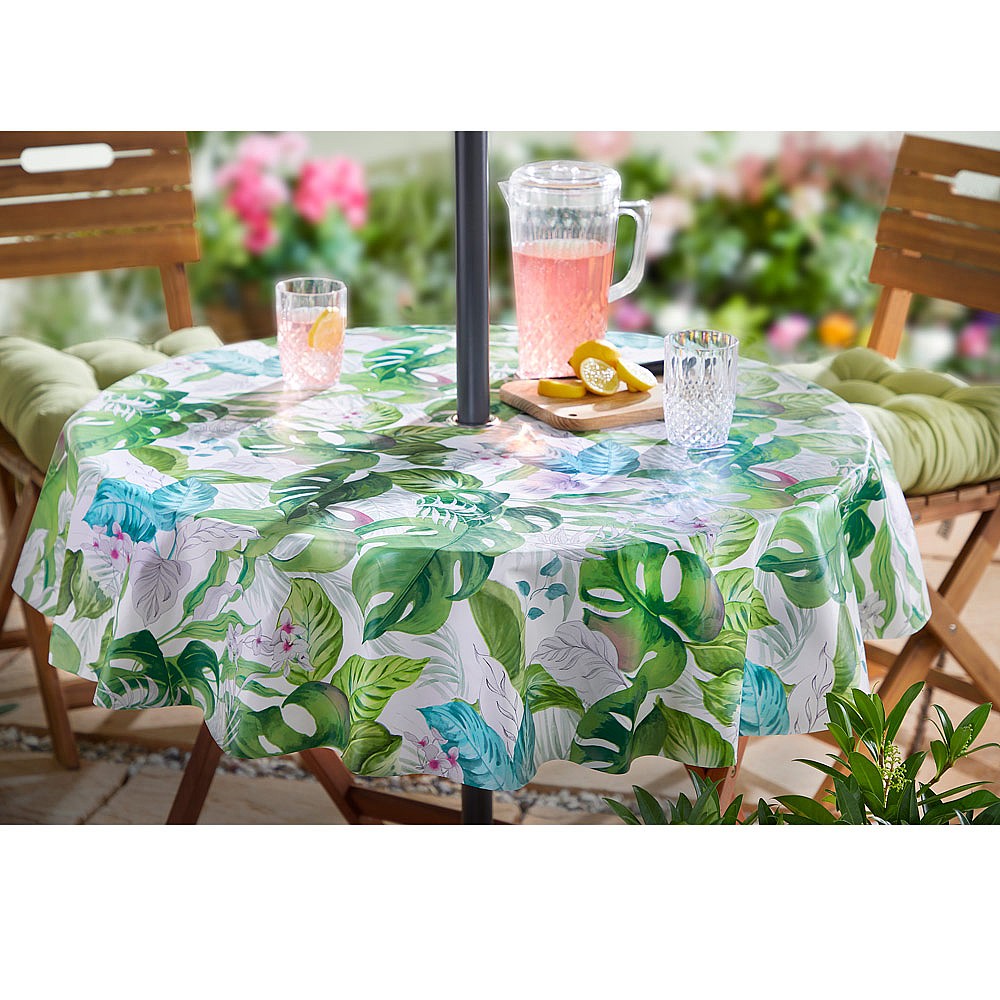 tablecloth table