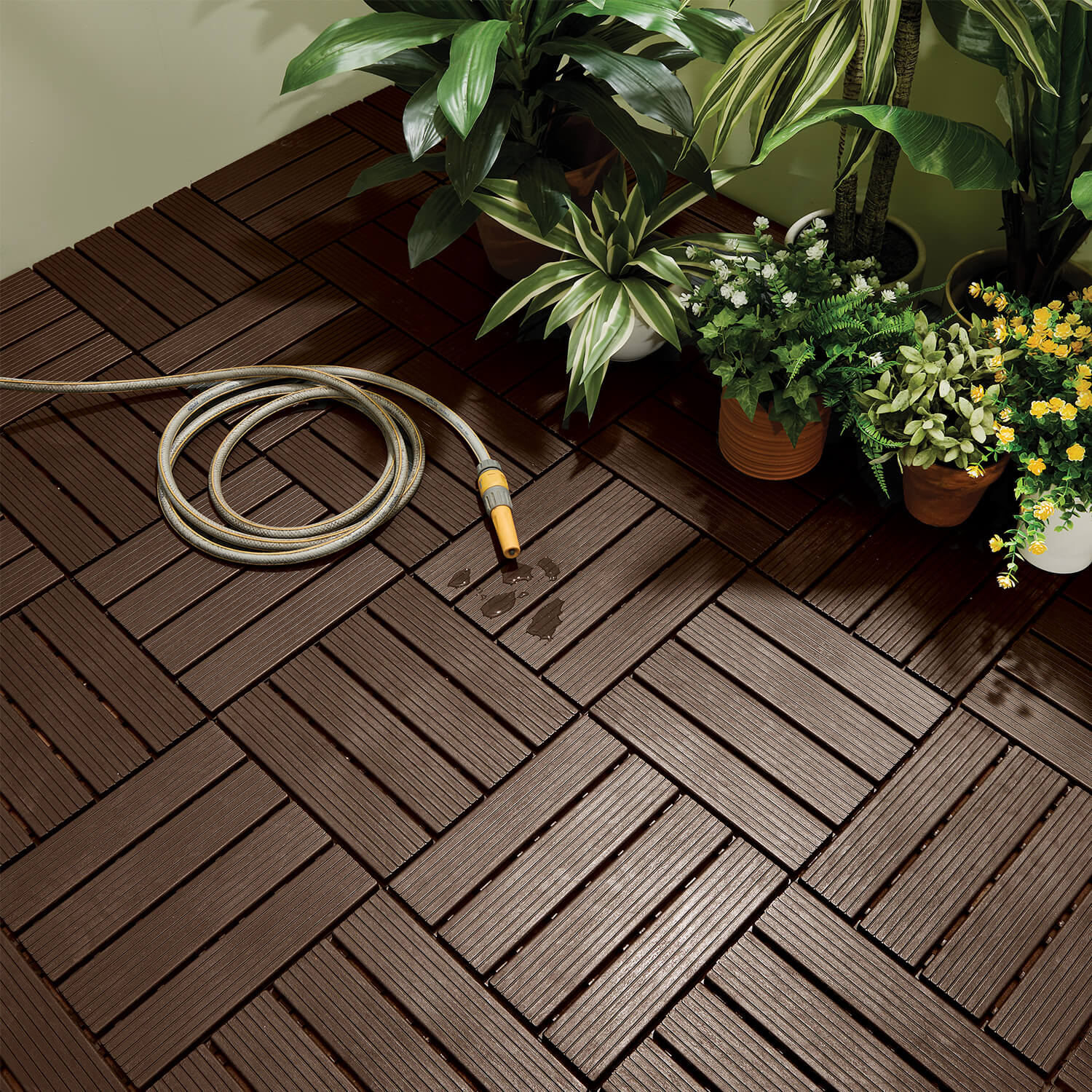Pack of 8 Brown Plastic Garden Tiles 
