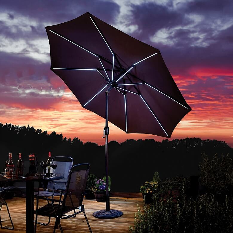 Parasol with clearance lights