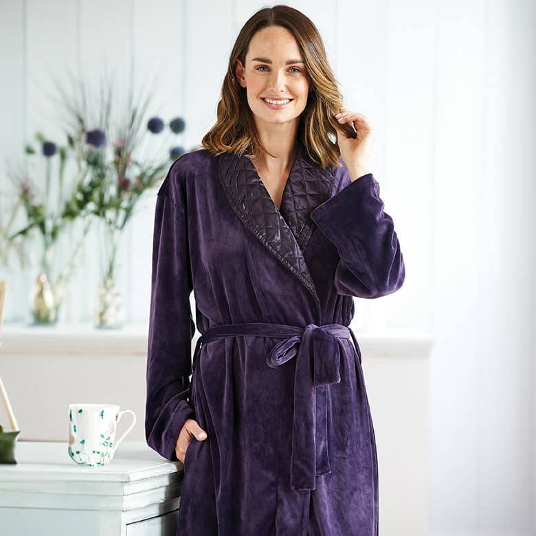 EXCLUSIVE BLACK ELEGANT LONG DRESSING GOWN FOR WOMEN