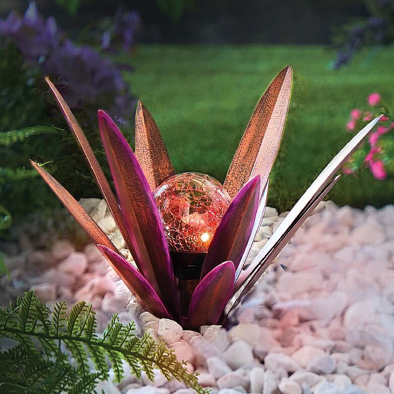 Solar-powered Metal Agave Plant Garden Light With Timer