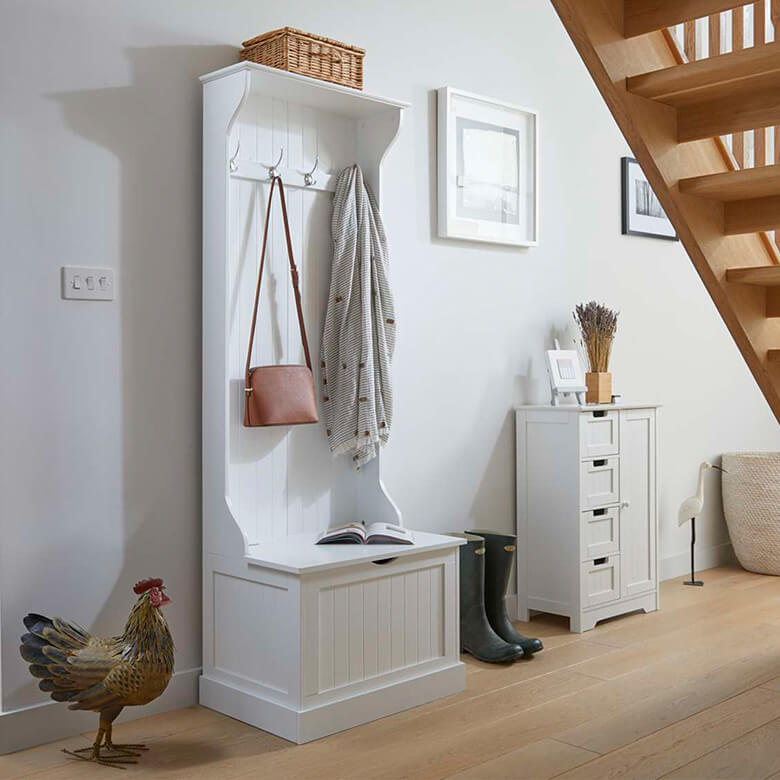 White outlet hallway unit