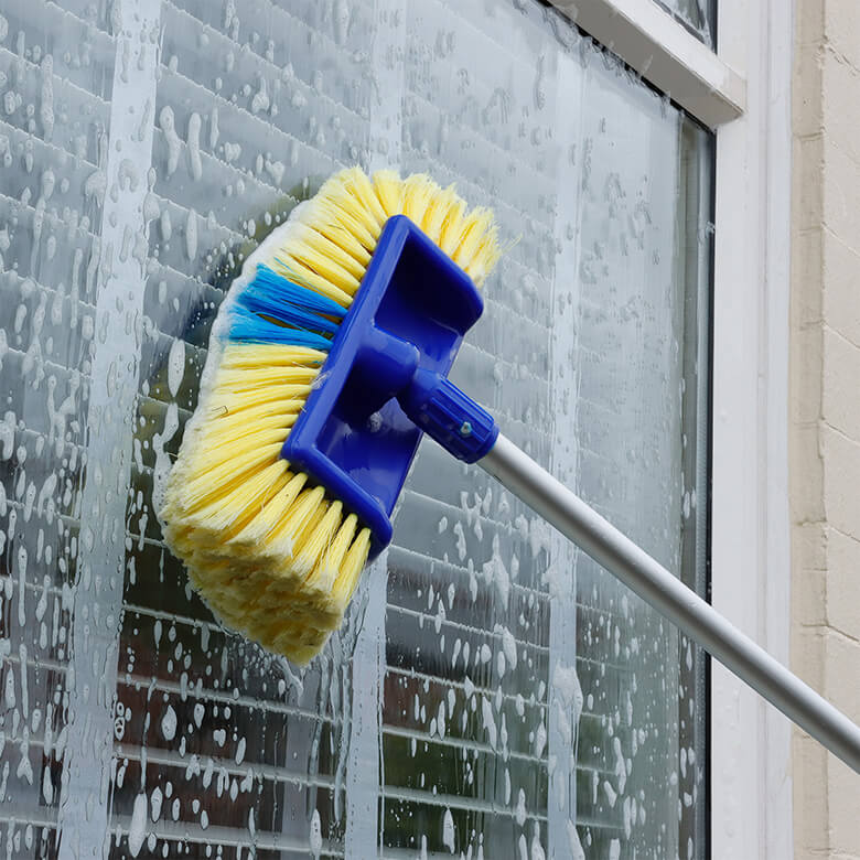 2 In 1 Cleaning Brush With Jet Spray