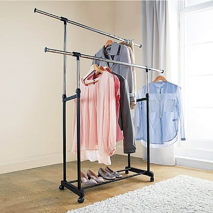 Expanding Clothes Rail